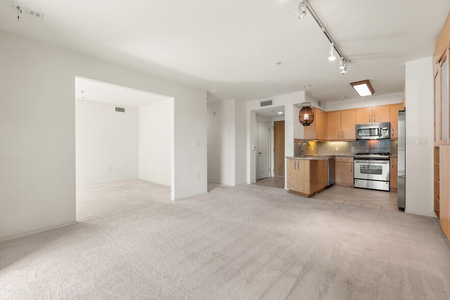 Building Photo - 267 S San Pedro St