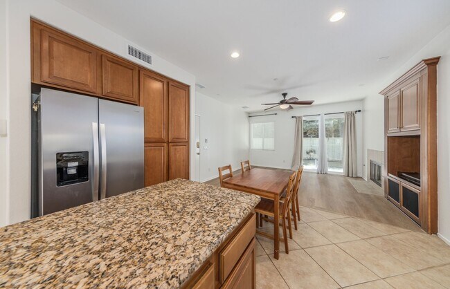 Building Photo - Spacious 3-bedroom with a Loft in Mission ...