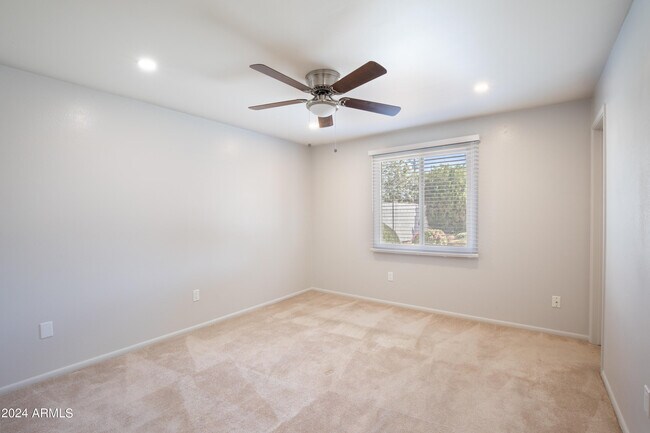 Building Photo - 14225 N 39th Way