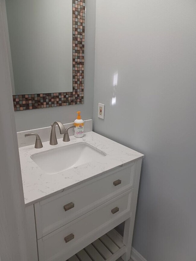 Building Photo - 8028 Valleys Crest Ct
