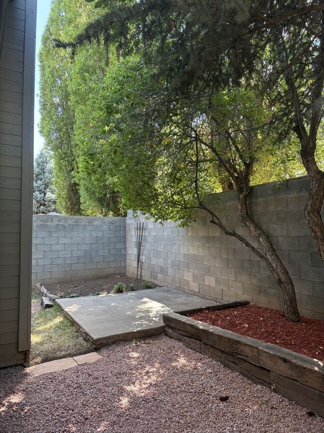 Building Photo - Gorgeous Foxglenn Rental