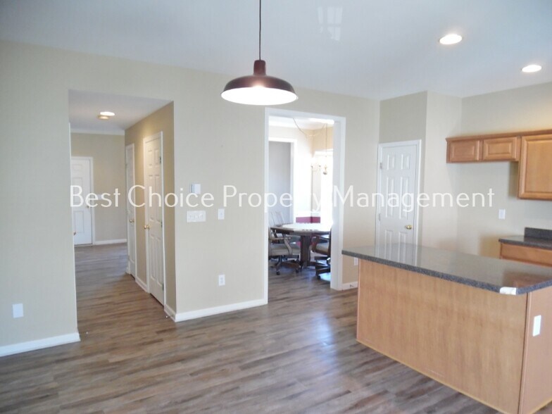 Building Photo - 354 Moonstone Dr