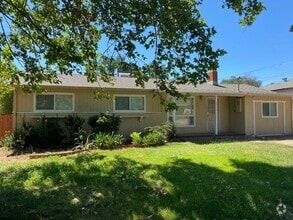 Building Photo - Spacious Home w/ Pool in East Redding!!