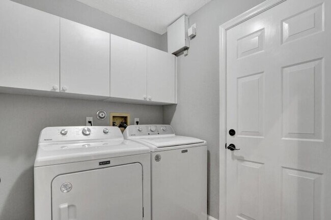 Building Photo - 1097 Egret Cir N