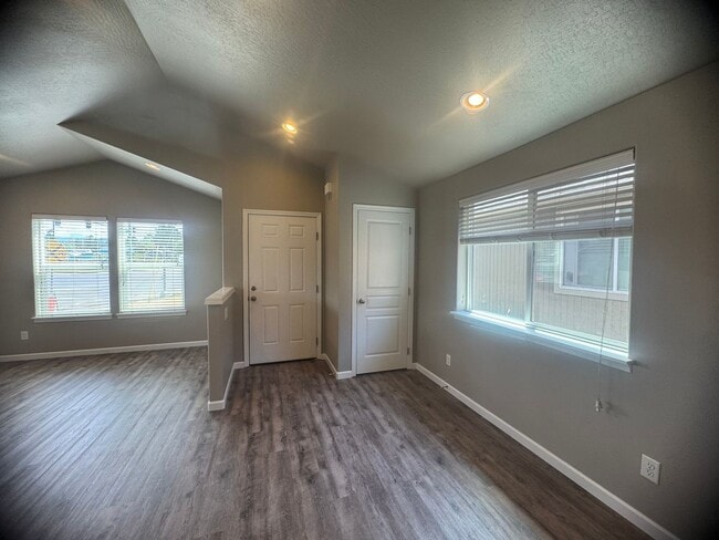 Building Photo - Beautiful 3 bedroom/2 bath tiny home in Co...