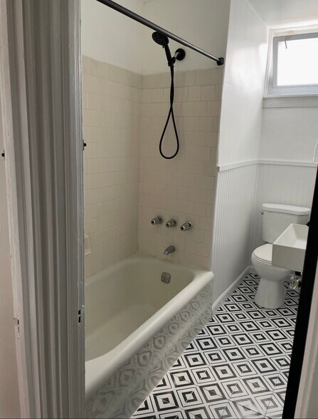 Building Photo - 209 Berbro Ave