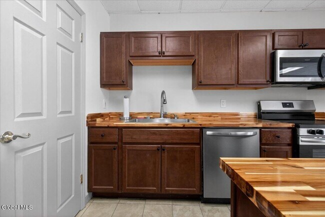 Building Photo - 54 Freemans Bridge Rd