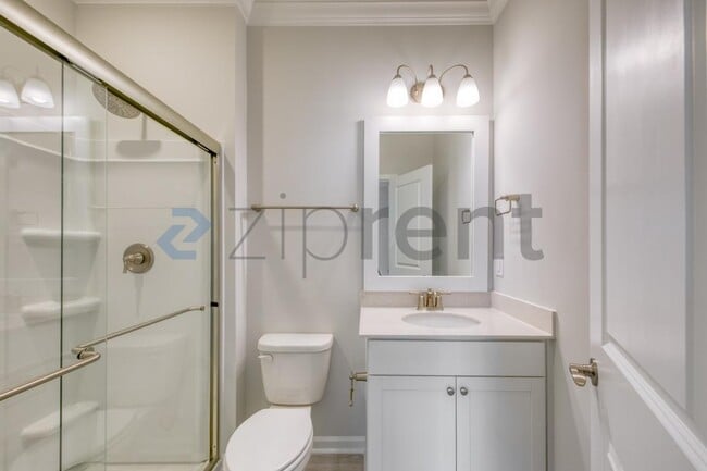 Building Photo - 1467 Hasse Ave