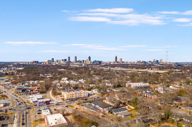 Building Photo - 1237 Memorial Dr SE