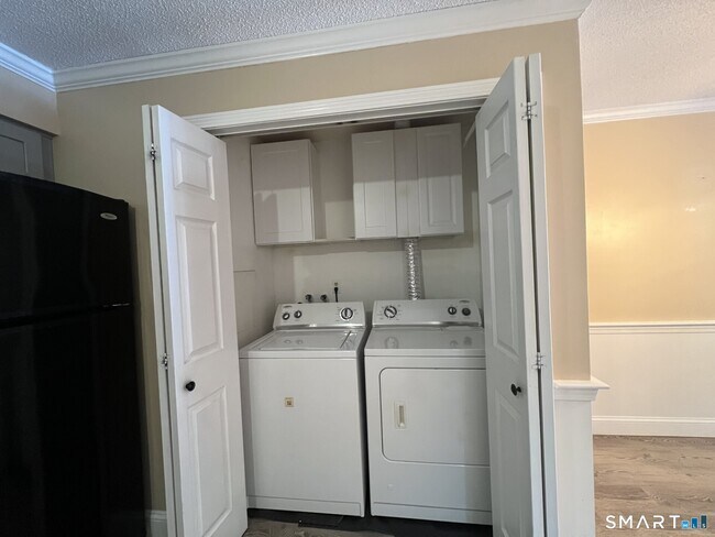 Building Photo - 505 Ashmead Cmns