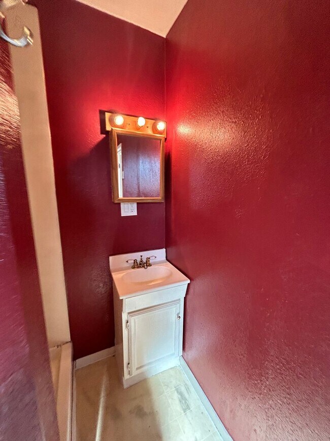 Building Photo - 1441 Coldwell Ave