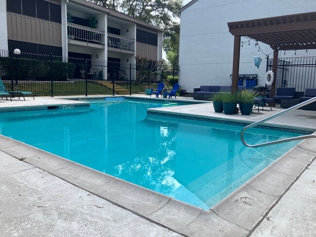 Building Photo - 12100 Melville Dr