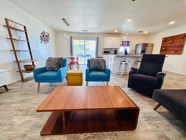 Building Photo - Charming 3 Bedroom House with Pool in Friendly Hills, Joshua Tree