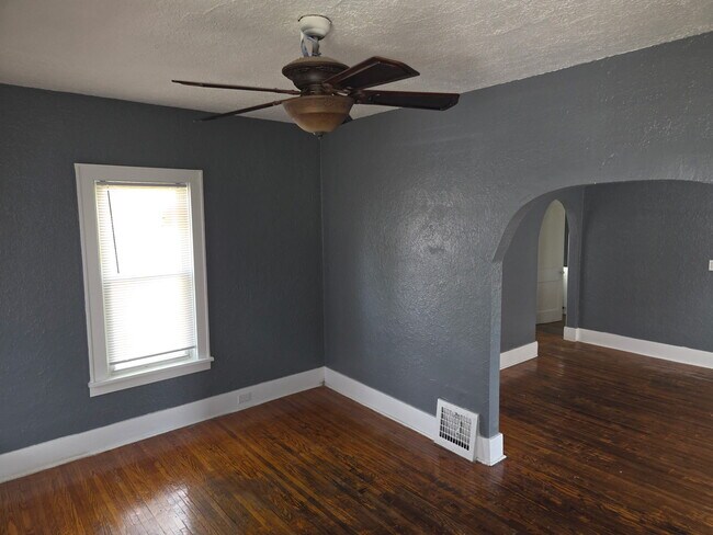 Building Photo - 1214 W Brons Ave