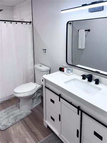 Building Photo - 1706 Southampton Dr