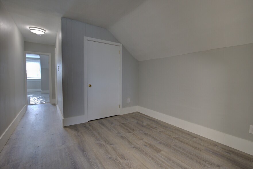 Dining/Living space - 463 Main St