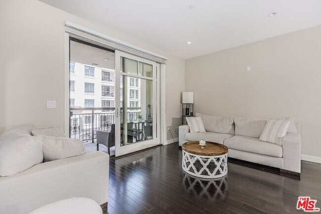 Building Photo - 376 Caruso Ave