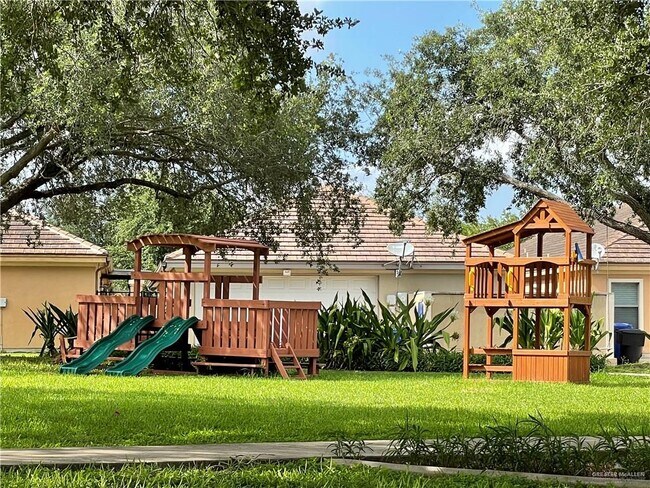 Building Photo - 20 E Thornhill Ave