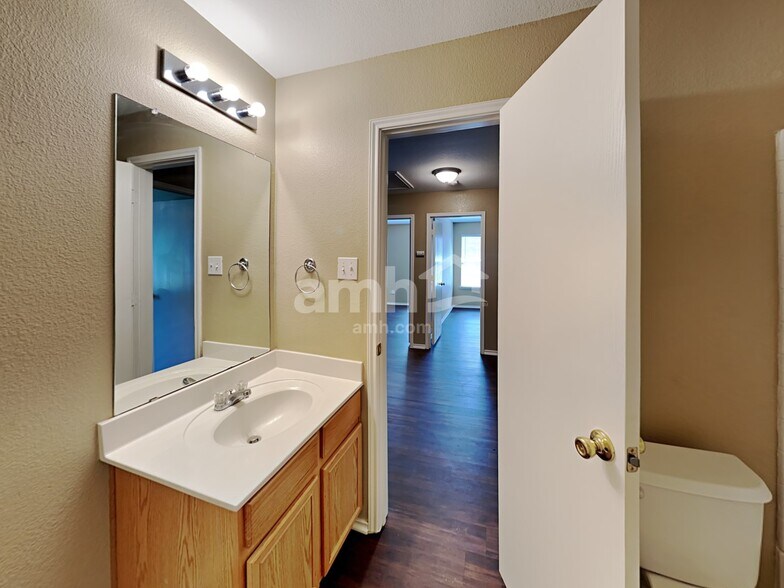Building Photo - 4610 Elm Point Dr