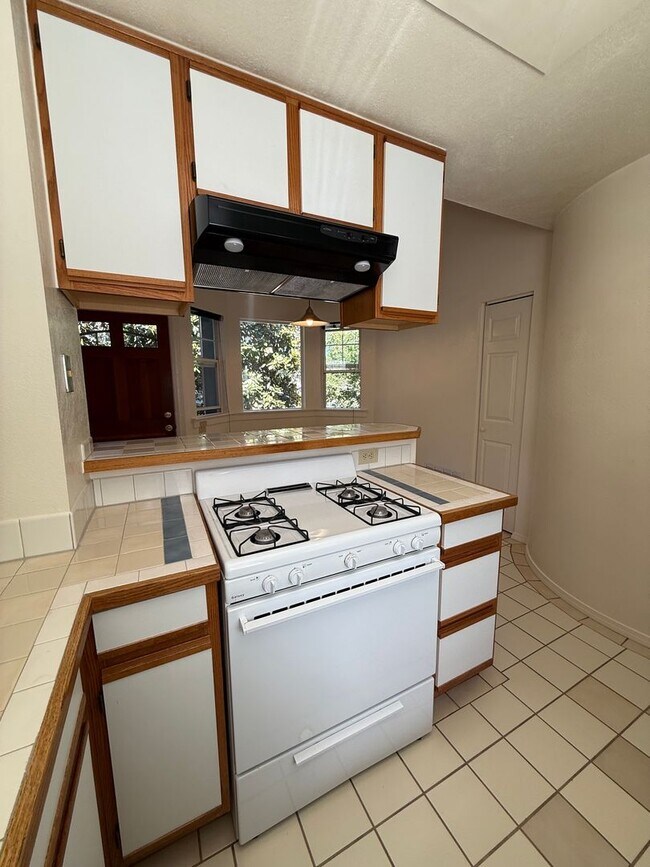 Building Photo - 8121 1/2 El Rancho Drive