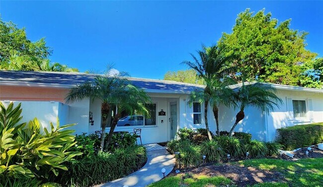 Primary Photo - 329 Bernard Ave