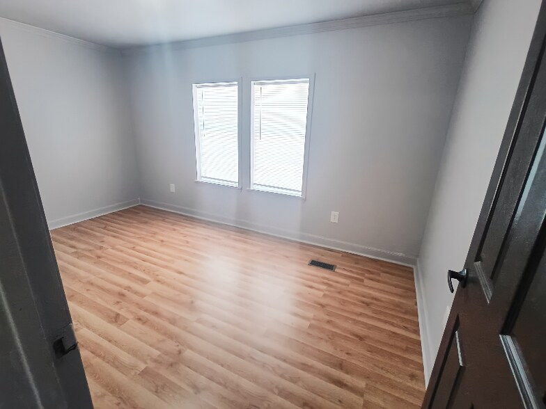 Building Photo - 92 Deerwood Park