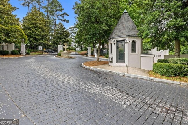Building Photo - 4313 Pine Heights Dr NE