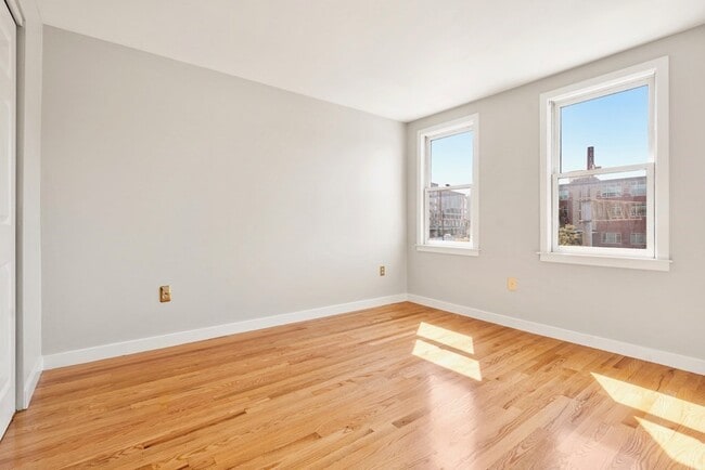 Building Photo - 442 Main St