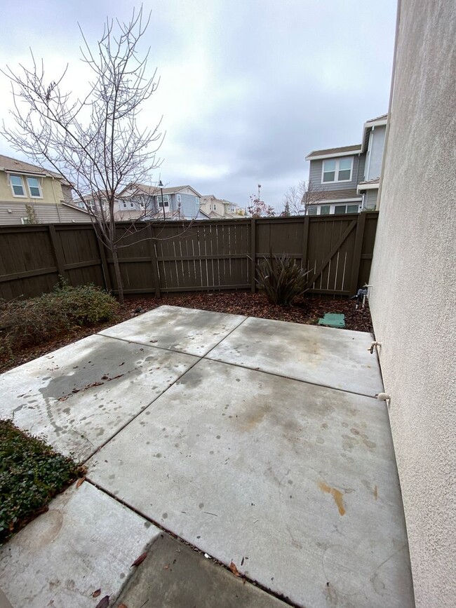 Building Photo - 3–4 Bedroom Solar Home in Rocklin – Office + Loft | Available Now
