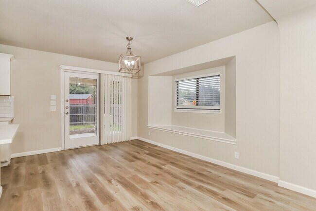 Building Photo - 9124 Gambier Dr