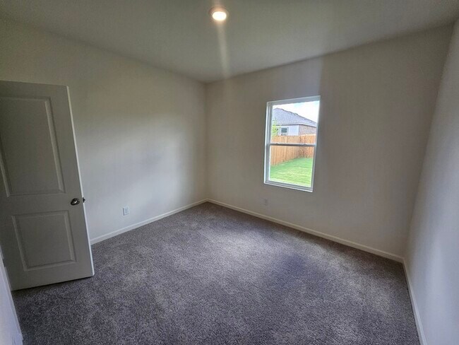 Building Photo - Brand new 5 bed & 3 bath home in EMISD