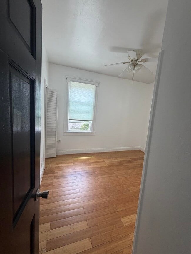 Building Photo - 425 75th St