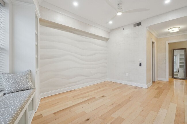 Building Photo - 48 S Park St