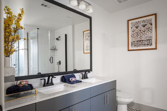 Building Photo - Move-in Special: $0 Fees + $1000 Off!