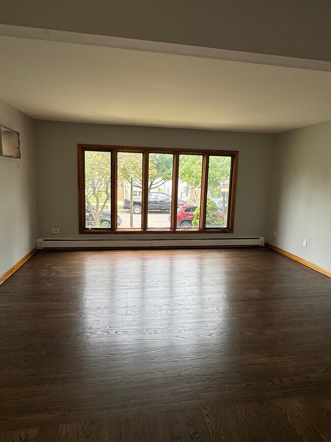 Living room - 2714 N Mason Ave