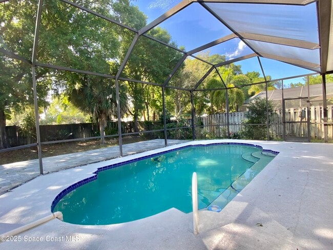 Building Photo - 765 Conestee Dr