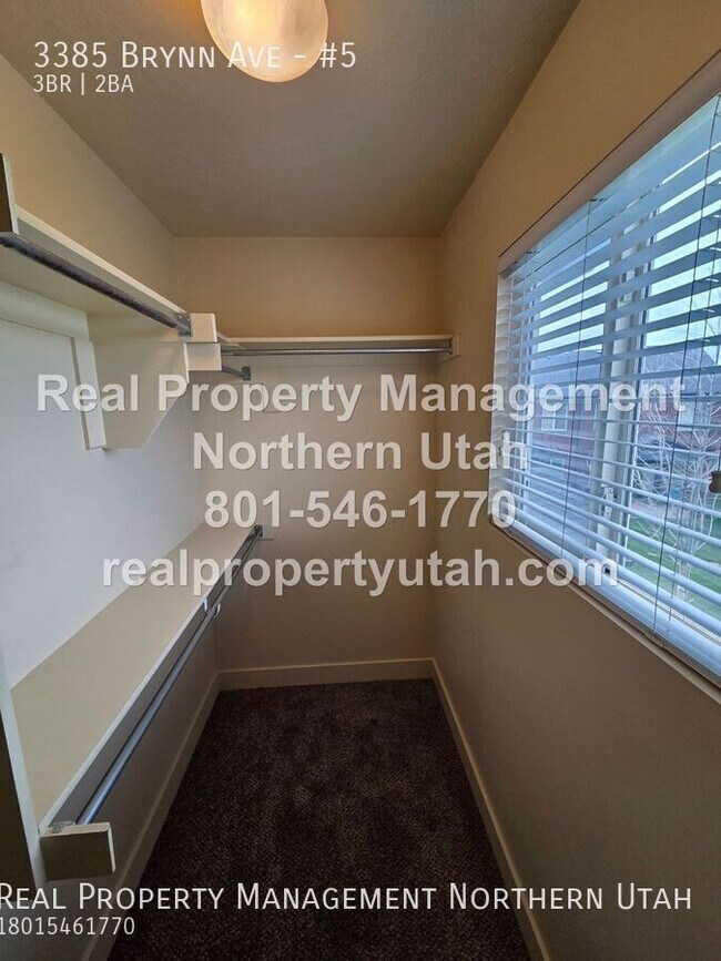 Building Photo - 3385 S Brynn Ave