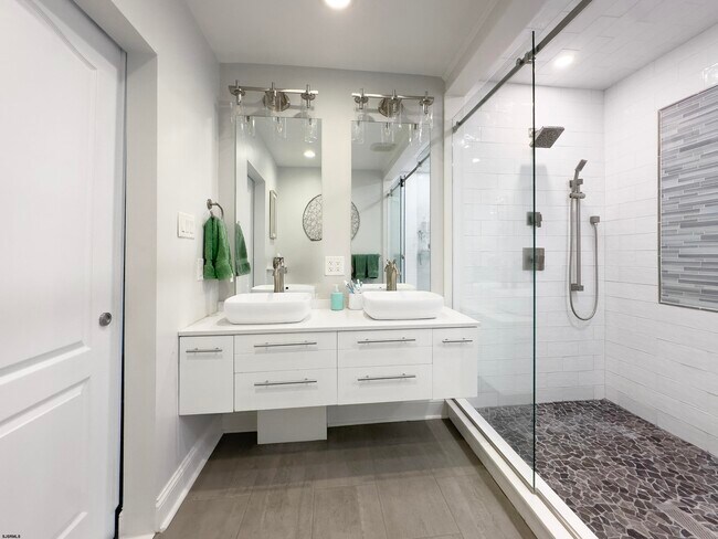 Building Photo - 9416 Amherst Ave