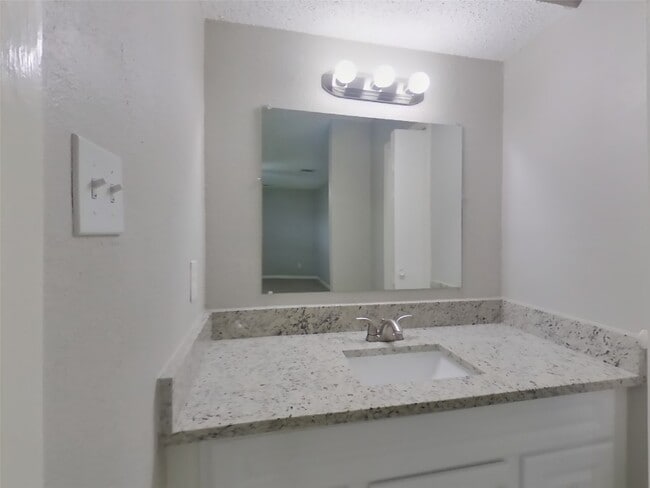 Building Photo - 23426 Canyon Lake Dr