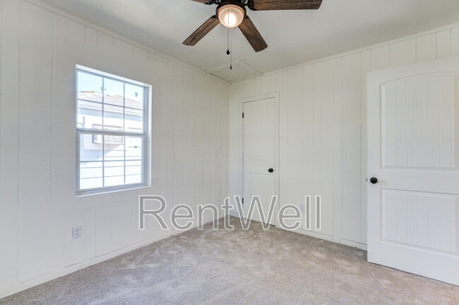Building Photo - 2516 2nd St