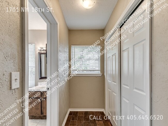 Building Photo - Beautiful 2 bed, 2 bath updated duplex in ...