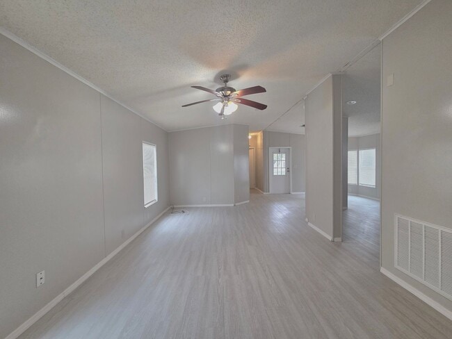 Building Photo - Beautiful 3Bed/2Bath Home in Lakeland