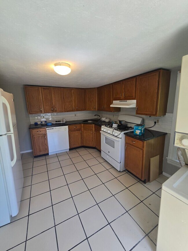 Building Photo - Charming 2bd/1ba Bala Cynwood Home!