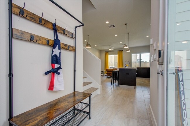 Building Photo - 4914 Noble St