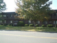 Building Photo - 633 Oak St