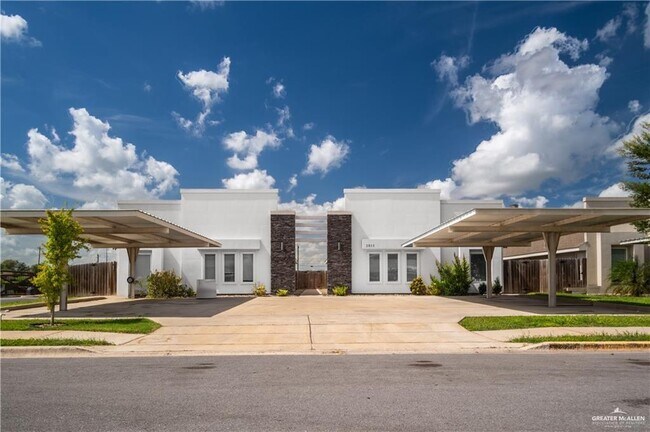 Primary Photo - 17 Stardust Ln