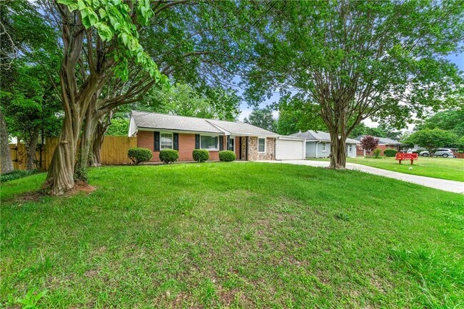Building Photo - 5340 Lee Cir