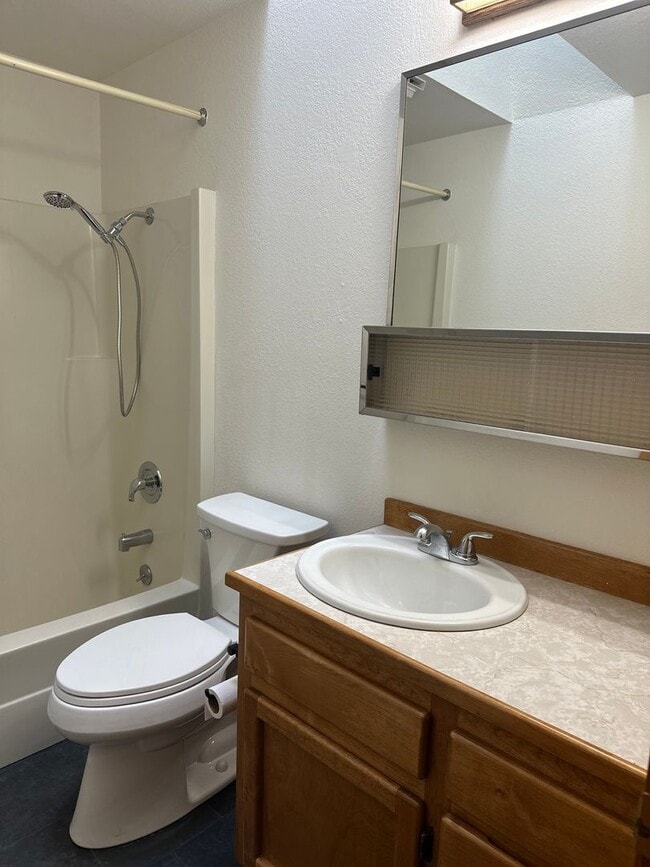 Building Photo - Updated SW Bend Home with Large Backyard!