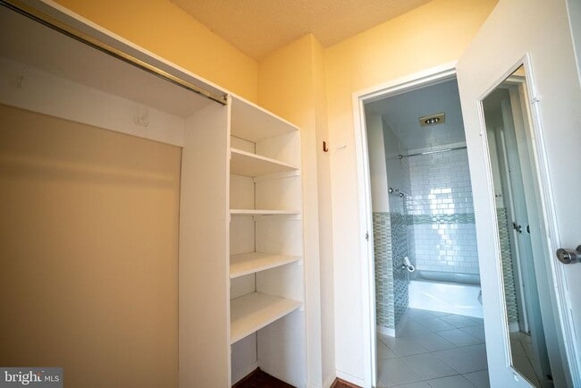 Building Photo - 4141 Henderson Rd