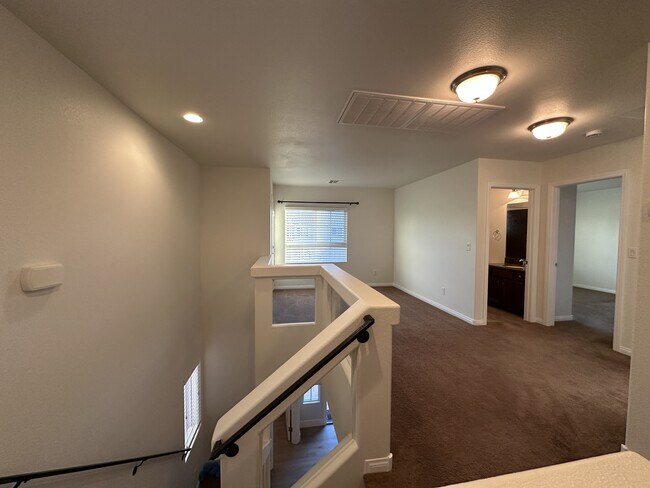 Building Photo - 6752 Philharmonic Ave